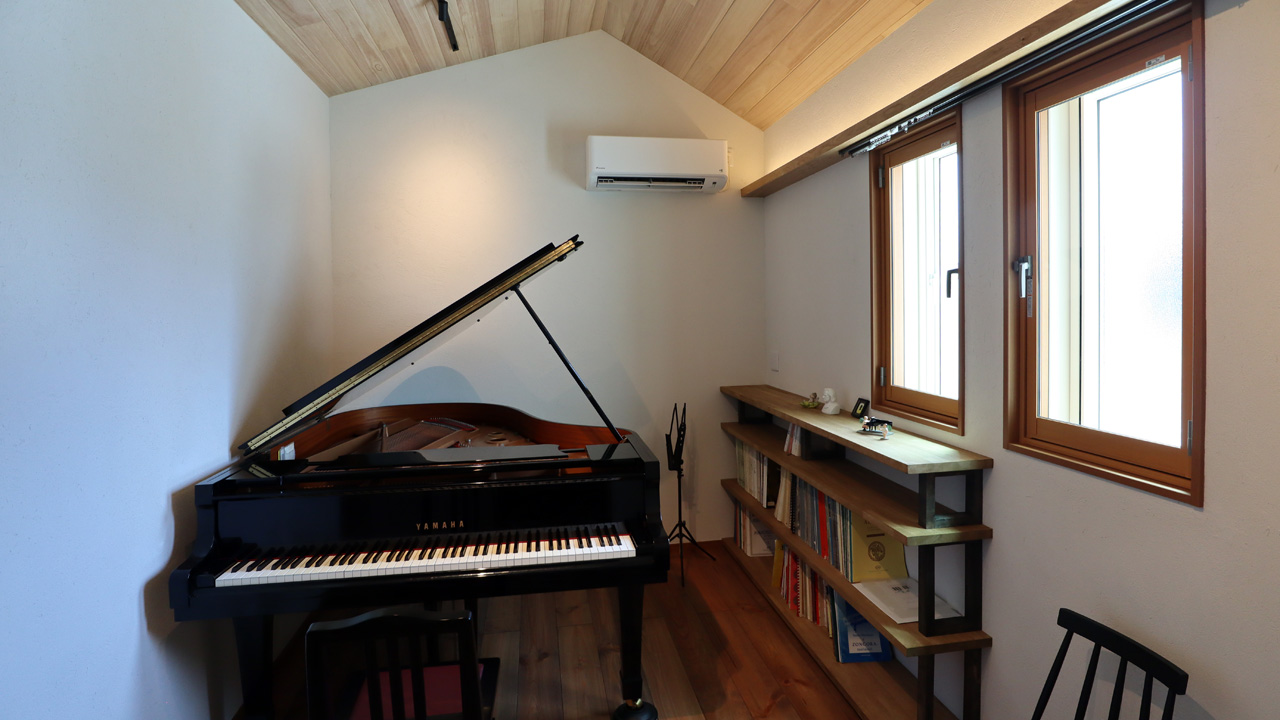 神窪さんのピアノ室
